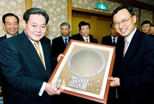 반도체 특별전략회의에 참석한 고(故) 이건희 회장[연합뉴스 자료사진]