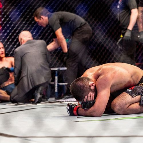 경기 뒤 오열하는 하빕 누르마고메도프[UFC 인스타그램 캡처. 재배포 및 DB 금지]