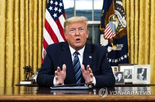 코로나19의 심각성을 외면하다가 보건대란이 불거지자 대국민연설에 나선 트럼프 대통령[EPA=연합뉴스 자료사진]