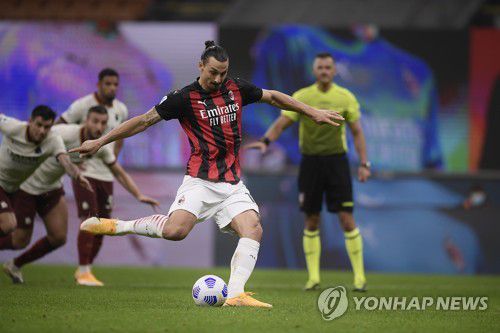 이브라히모비치의 페널티킥 골 장면[LaPresse via AP=연합뉴스]