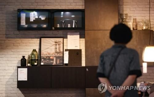 '집콕생활', 늘어나는 홈퍼니싱 매출[연합뉴스 자료사진]