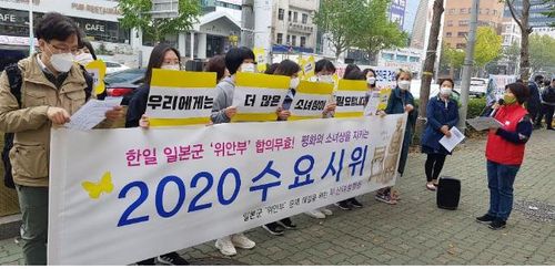 평화의 소녀상 앞에서 열린 58차 수요시위[일본군 위안부 문제 해결을 위한 부산여성행동 제공. 재판매 및 DB 금지]