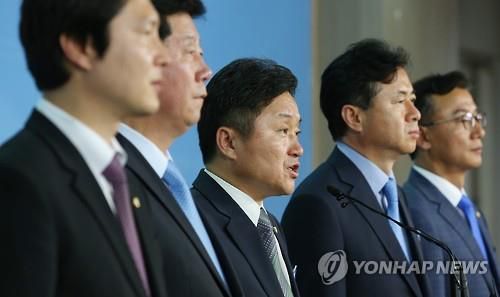 더불어민주당 김해영 전 의원, 박재호 최인호 의원, 김영춘 국회 사무총장, 전재수 의원(왼쪽부터) [연합뉴스 자료사진]