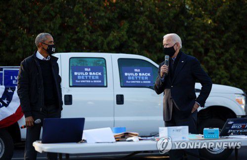 미시간주에서 연설하는 조 바이든 미국 민주당 대선 후보(우)와 버락 오바마 전 대통령 [로이터=연합뉴스]
