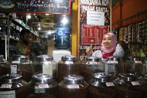 "커피콩, 가루 중 뭐로 드릴까요?"[자카르타=연합뉴스]