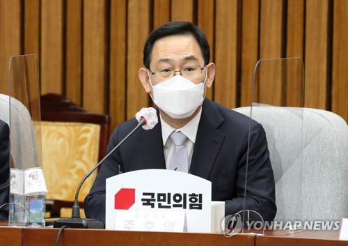확대당직자회의에서 발언하는 주호영(서울=연합뉴스) 하사헌 기자 = 국민의힘 주호영 원내대표가 4일 서울 여의도 국회에서 열린 확대당직자회의에서 발언하고 있다. toadboy@yna.co.kr