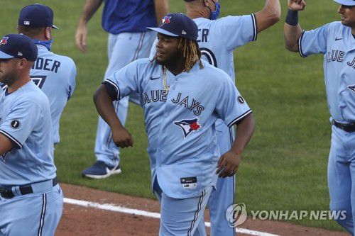 블라디미르 게레로 주니어올해 정규시즌 때의 게레로 주니어(가운데) 모습. [AP=연합뉴스]