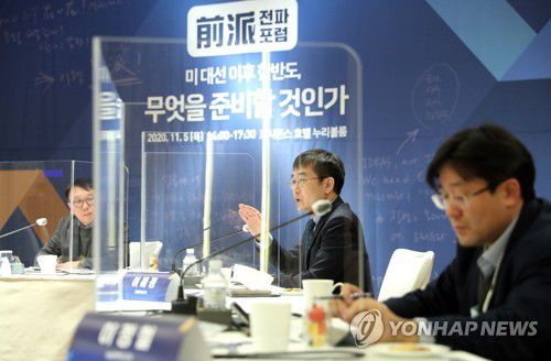 '미 대선 이후 한반도, 무엇을 준비할 것인가?'(서울=연합뉴스) 백승렬 기자 = 이혜정 중앙대 교수(오른쪽 두 번째)가 5일 서울 포시즌스호텔에서 '미 대선 이후 한반도, 무엇을 준비할 것인가'란 주제로 연린 전파포럼에서 발언하고 있다. 2020.11.5 srbaek@yna.co.kr