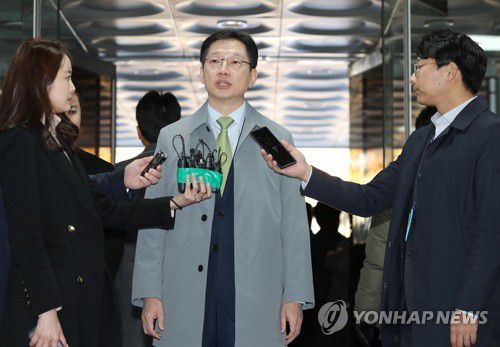 답변하는 김경수[연합뉴스 자료사진]