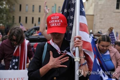 조지아 주의사당 앞 트럼프 지지 시위[로이터=연합뉴스]