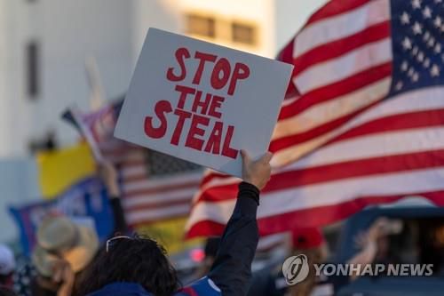 부정선거를 주장하는 도널드 트럼프 대통령의 지지자[AFP=연합뉴스자료사진]