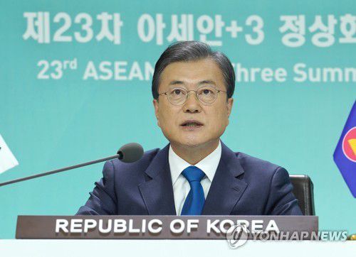 발언하는 문 대통령(서울=연합뉴스) 이진욱 기자 = 문재인 대통령이 14일 오후 청와대에서 열린 '아세안+3' 화상 정상회의에서 발언하고 있다. 2020.11.14 cityboy@yna.co.kr