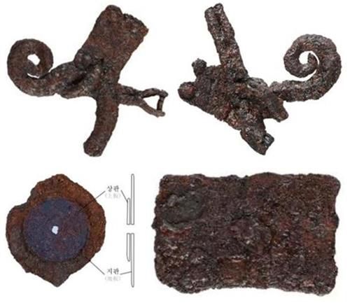 마구류. 재갈(위), 심엽형 철기(아래 왼쪽), 사각형 금구[국립경주문화재연구소 제공. 재판매 및 DB 금지]