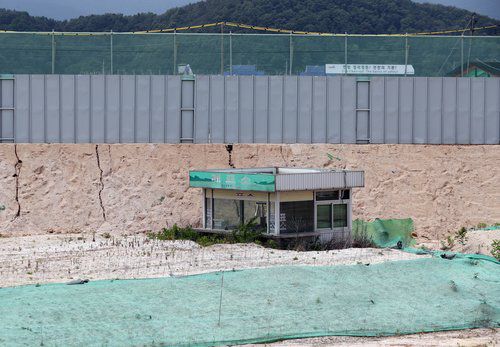 춘천 레고랜드 첫 주민설명회…상생·교통·환경 대책 요구[촬영 이상학]