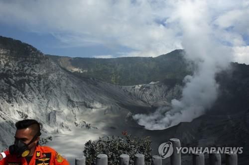 작년 7월 분출한 반둥 탕쿠반 프라후 화산[EPA=연합뉴스]
