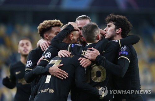 앙투안 그리에즈만의 쐐기 골 득점 후 기뻐하는 바르셀로나 선수들[로이터=연합뉴스 자료사진]