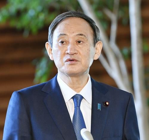 (도쿄 교도=연합뉴스) 스가 요시히데(菅義偉) 일본 총리가 19일 오전 일본 총리관저에서 신종 코로나바이러스 감염증(코로나19)에 관해 발언하고 있다. 그는 회식 중이라도 대화할 때는 마스크를 쓰는 '조용한 마스크 회식'을 제안했다.