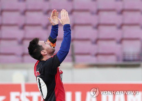 마라도나 추모 세리머니를 하는 메시. [로이터=연합뉴스]