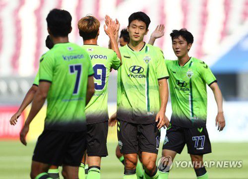 조규성 득점에 기뻐하는 전북 현대 선수들[로이터=연합뉴스 자료사진]