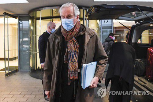 협상 중단 이후 런던을 떠나 브뤼셀로 향하는 바르니에 EU 수석대표 [AP=연합뉴스]