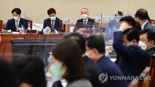 대기업의 중고자동차 매매시장 진출 관련 공청회(서울=연합뉴스) 진성철 기자 = 7일 국회 산업통상자원중소벤처기업위원회에서 대기업의 중고자동차 매매시장 진출 관련 공청회가 열리고 있다. 2020.12.7 zjin@yna.co.kr