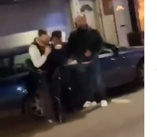 10대 흑인 소년 폭행한 경찰관 규탄하러 런던 거리로 나온 시위대의 모습[BLM 엔필드 트위터 캡처. 재판매 및 DB 금지]