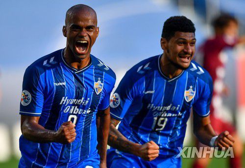 울산 주니오와 비욘존슨[신화=연합뉴스 자료사진]