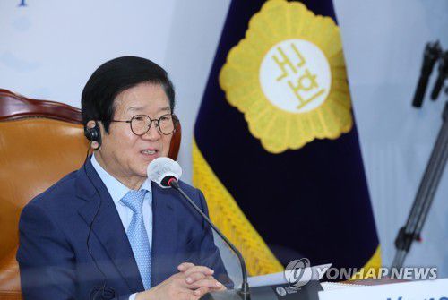 믹타 국회의장회의 개회사하는 박병석 의장(서울=연합뉴스) 진성철 기자 = 박병석 국회의장이 17일 국회에서 화상회의로 열린 제6차 믹타 국회의장회의에서 개회사하고 있다.  2020.12.17 zjin@yna.co.kr