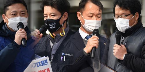 '영도조선소 투기자본 반대'기자회견에 참여한 인사들이 발언하고 있다. [민주노총 부산본부 제공. 재판매 및 DB 금지]