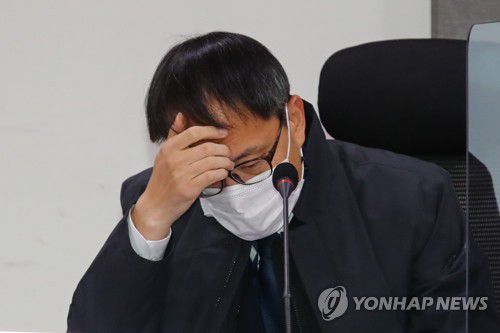 생각에 잠긴 민주당 박주민 의원[연합뉴스 자료사진]