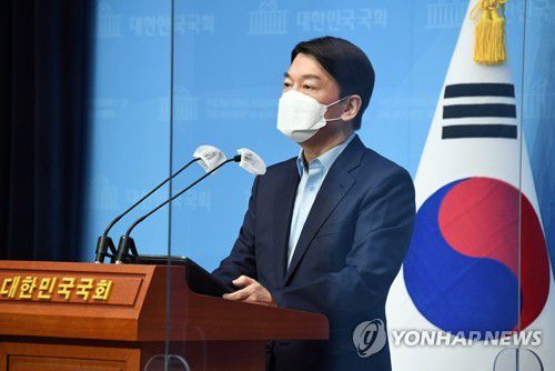 안철수, 서울시장 보궐선거 출마 선언(서울=연합뉴스) 하사헌 기자 = 국민의당 안철수 대표가 20일 오전 서울 여의도 국회 소통관에서 기자회견을 갖고 서울시장 보궐선거 출마를 선언하고 있다. 2020.12.20 toadboy@yna.co.kr