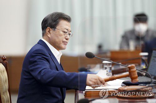 문재인 대통령이 지난 5일 오전 청와대에서 국무회의를 주재하고 있다. [연합뉴스 자료사진]