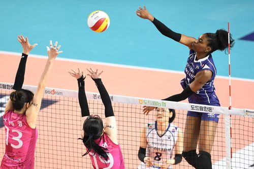 도로공사 외국인 공격수 켈시(서울=연합뉴스) 한국도로공사 외국인 공격수 켈시가 13일 경상북도 김천체육관에서 열린 프로배구 여자부 흥국생명과의 홈경기에서 오픈 공격을 시도하고 있다. [한국배구연맹 제공. 재판매 및 DB금지]