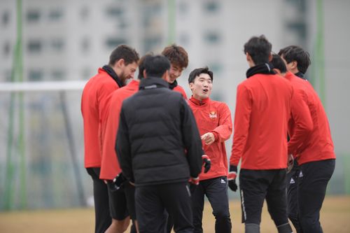 전지 훈련 중 동료들과 담소 나누는 고요한[FC 서울 제공. 재판매 및 DB 금지]