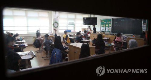 교실에서 수업받는 초등학생들 [연합뉴스 자료사진]