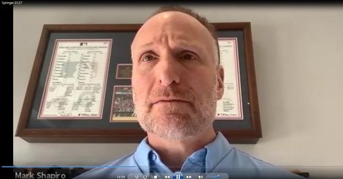 화상 인터뷰하는 마크 셔피로 토론토 사장(서울=연합뉴스) 마크 셔피로 토론토 블루제이스 사장이 28일(한국시간) 조지 스프링어의 화상 입단 기자회견에서 취재진 질문을 듣고 있다. [MLB 프레스박스 줌 인터뷰 캡처. 재판매 및 DB금지]