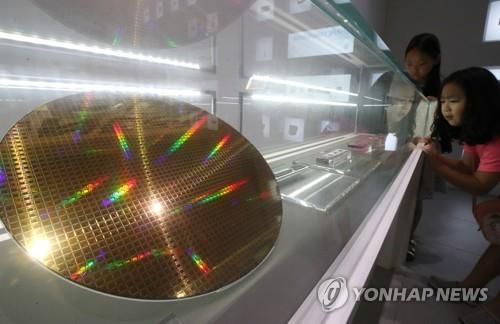 삼성전자의 반도체 웨이퍼[연합뉴스 자료사진]