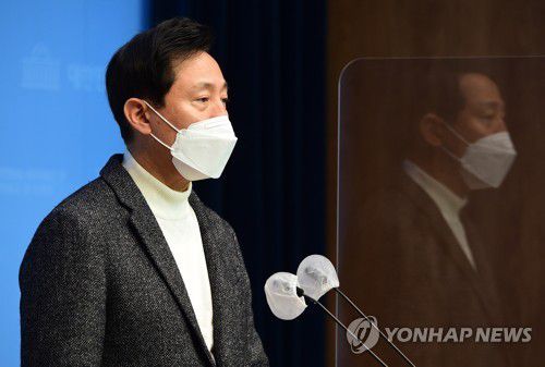 원전 대북지원 의혹 기자회견 하는 오세훈 전 서울시장(서울=연합뉴스) 안정원 기자 = 4.7 서울시장 보궐선거 출마를 선언한 국민의힘 오세훈 전 서울시장이 31일 국회 소통관에서 정부의 원자력발전소 대북지원 의혹 관련 기자회견을 하고 있다. 2021.1.31 jeong@yna.co.kr