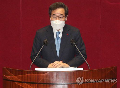 교섭단체 대표연설 나선 민주당 이낙연 대표(서울=연합뉴스) 안정원 기자 = 더불어민주당 이낙연 대표가 2일 오전 서울 여의도 국회 본회의장에서 열린 본회의에서 교섭단체 대표연설을 하고 있다. jeong@yna.co.kr