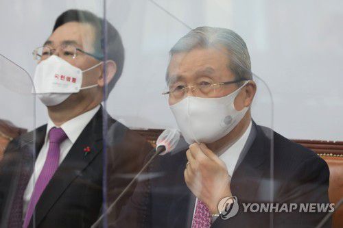 비상대책위원회의에서 발언하는 김종인[연합뉴스 자료사진]