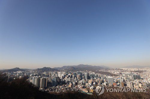 청명한 서울 하늘(서울=연합뉴스) 임화영 기자 = 19일 오후 서울 남산에서 바라본 서울 하늘이 청명하다. 2021.1.19 hwayoung7@yna.co.kr