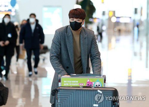 김광현, 2021시즌 향한 출발(영종도=연합뉴스) 윤동진 기자 = 미국 프로야구 메이저리그(MLB) 세인트루이스 카디널스의 김광현이 세인트루이스 구단 스프링캠프에 합류하기 위해 12일 오전 인천국제공항 2터미널을 통해 출국하고 있다. 2021.2.12 mon@yna.co.kr