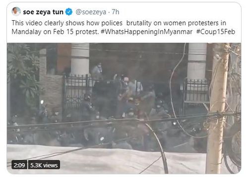 "건물 밖으로 나오는 시위대에 곤봉 세례"[트위터 @soezeya. 재판매 및 DB 금지]