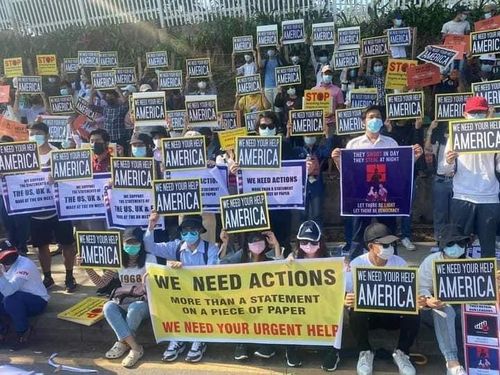 교내 시위에서 국제사회 도움을 요청하는 만달레이 외대 학생들. 2021.2.14[트위터 캡처. 재판매 및 DB 금지]