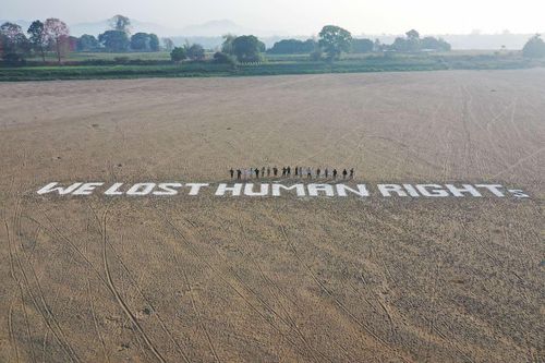 이라와디 강변에 '우린 인권을 잃었다'는 대형 문구가 적혀 있다. 2021.2.21[이라와디 캡처. 재판매 및 DB 금지]