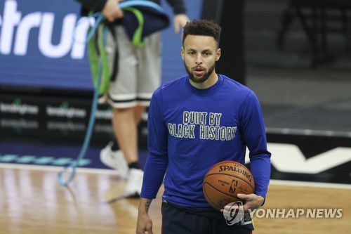 경기 전 코트에 선 커리의 모습[Nell Redmond-USA TODAY Sports/로이터=연합뉴스]