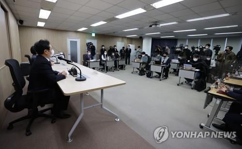 스포츠윤리센터 방문한 황희 문체부 장관[연합뉴스 자료사진]