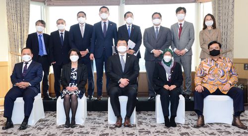 최종건 1차관, 주한 아세안 대사단과 간담회 개최(서울=연합뉴스) 한상용 기자 = 최종건 외교부 1차관이 5일 주한 아세안 대사단과의 간담회를 하면서 기념 촬영을 하고 있다. 2021.3.5 [외교부 제공]