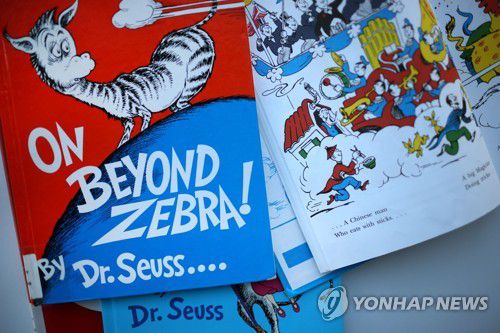 동양인 희화화 논란으로 문제가 된 뒤 얼굴색이 하얗게 바뀐 닥터수스의 '그리고 멀베리 가에서 그것을 봤던 기억을 떠올려 보니' 속 캐릭터== FOR NEWSPAPERS, INTERNET, TELCOS & TELEVISION USE ONLY ==