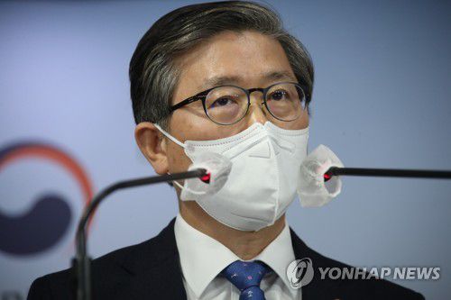 긴급 브리핑 나선 변창흠 국토부 장관(서울=연합뉴스) 김승두 기자 = 변창흠 국토교통부 장관이 4일 오후 정부서울청사 브리핑실에서 3기 신도시 투기 관련 브리핑을 하고 있다. 2021.3.4 kimsdoo@yna.co.kr